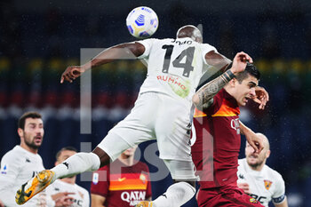 2020-10-18 - Gianluca Mancini of Roma (R) goes for a header with Bryan Dabo of Benevento during the Italian championship Serie A football match between AS Roma and Benevento Calcio on October 18, 2020 at Stadio Olimpico in Rome, Italy - Photo Federico Proietti / DPPI - AS ROMA VS BENEVENTO CALCIO - ITALIAN SERIE A - SOCCER