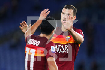 2020-10-18 - Edin Dzeko of Roma (R) and Pedro Rodriguez celebrate Henrikh Mkhitaryan's goal which was later annulled by VAR during the Italian championship Serie A football match between AS Roma and Benevento Calcio on October 18, 2020 at Stadio Olimpico in Rome, Italy - Photo Federico Proietti / DPPI - AS ROMA VS BENEVENTO CALCIO - ITALIAN SERIE A - SOCCER