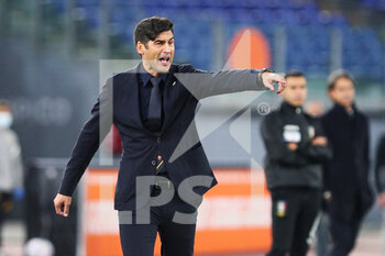 2020-10-18 - Roma head coach Paulo Fonseca reacts during the Italian championship Serie A football match between AS Roma and Benevento Calcio on October 18, 2020 at Stadio Olimpico in Rome, Italy - Photo Federico Proietti / DPPI - AS ROMA VS BENEVENTO CALCIO - ITALIAN SERIE A - SOCCER