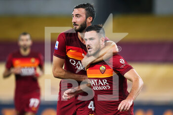 2020-10-18 - Jordan Veretout of Roma (R) celebrates with Bryan Cristante after scoring 3-2 goal by penalty during the Italian championship Serie A football match between AS Roma and Benevento Calcio on October 18, 2020 at Stadio Olimpico in Rome, Italy - Photo Federico Proietti / DPPI - AS ROMA VS BENEVENTO CALCIO - ITALIAN SERIE A - SOCCER