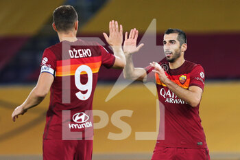 2020-10-18 - Edin Dzeko of Roma (L) celebrates with Henrikh Mkhitaryan after scoring 4-2 goal during the Italian championship Serie A football match between AS Roma and Benevento Calcio on October 18, 2020 at Stadio Olimpico in Rome, Italy - Photo Federico Proietti / DPPI - AS ROMA VS BENEVENTO CALCIO - ITALIAN SERIE A - SOCCER