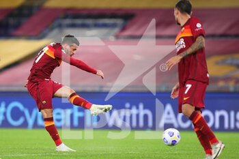 2020-10-18 - Carles Perez of Roma scores 5-2 goal during the Italian championship Serie A football match between AS Roma and Benevento Calcio on October 18, 2020 at Stadio Olimpico in Rome, Italy - Photo Federico Proietti / DPPI - AS ROMA VS BENEVENTO CALCIO - ITALIAN SERIE A - SOCCER