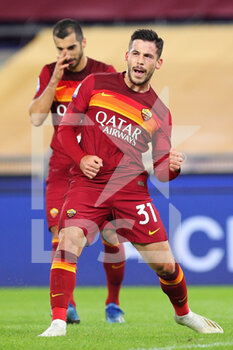 2020-10-18 - Carles Perez of Roma celebrates with his teammates after scoring 5-2 goal during the Italian championship Serie A football match between AS Roma and Benevento Calcio on October 18, 2020 at Stadio Olimpico in Rome, Italy - Photo Federico Proietti / DPPI - AS ROMA VS BENEVENTO CALCIO - ITALIAN SERIE A - SOCCER