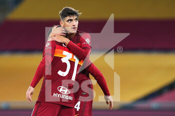 2020-10-18 - Carles Perez of Roma celebrates with Gonzalo Villar after scoring 5-2 goal during the Italian championship Serie A football match between AS Roma and Benevento Calcio on October 18, 2020 at Stadio Olimpico in Rome, Italy - Photo Federico Proietti / DPPI - AS ROMA VS BENEVENTO CALCIO - ITALIAN SERIE A - SOCCER
