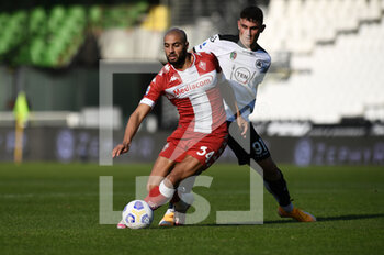 2020-10-18 - Sofyan Amrabat of ACF Fiorentina in action against Roberto Piccoli of AC Spezia - SPEZIA VS FIORENTINA - ITALIAN SERIE A - SOCCER