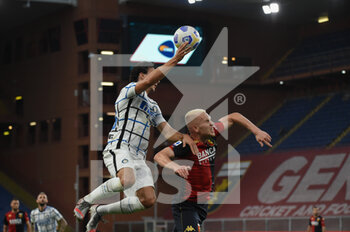 2020-10-24 - Matteo Darmian (Inter), Lennart Czyborra (Genoa) - GENOA VS INTER - ITALIAN SERIE A - SOCCER