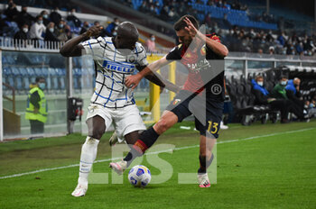 2020-10-24 - Romelu Lukaku (Inter), Mattia Bani (Genoa) - GENOA VS INTER - ITALIAN SERIE A - SOCCER