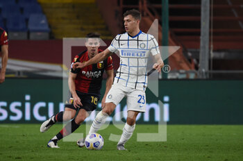 2020-10-24 - Miha Zajc (Genoa) , Nicolò Barella (Inter) - GENOA VS INTER - ITALIAN SERIE A - SOCCER