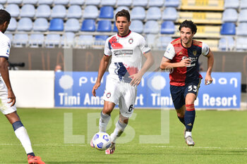 2020-10-25 - Lisandro Magallan of FC Crotone - CAGLIARI VS CROTONE - ITALIAN SERIE A - SOCCER