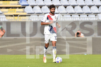 2020-10-25 - Sebastiano Luperto of FC Crotone - CAGLIARI VS CROTONE - ITALIAN SERIE A - SOCCER