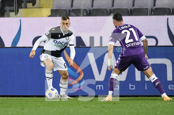 2020-10-25 - Gerard Deulofeu of Udinese Calcio in action against Pol Lirola of ACF Fiorentina - FIORENTINA VS UDINESE - ITALIAN SERIE A - SOCCER