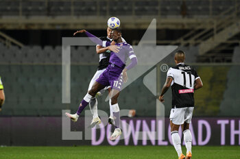 2020-10-25 - Christian Kouame of ACF Fiorentina in action against Sebastian De Maio of Udinese Calcio - FIORENTINA VS UDINESE - ITALIAN SERIE A - SOCCER