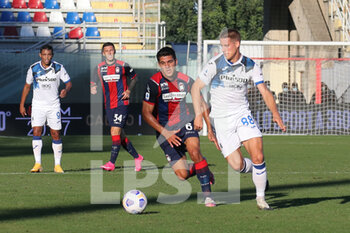 2020-10-31 - Mario Pasalic (Atalanta BC) and Lisandro Magallan (Crotone FC) - CROTONE VS ATALANTA - ITALIAN SERIE A - SOCCER