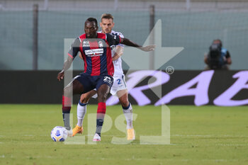 2020-10-31 - Simy (Crotone FC) and Rafael Toloi (Atalanta BC) - CROTONE VS ATALANTA - ITALIAN SERIE A - SOCCER