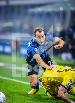 2020-10-31 - Christian Eriksen of FC Internazionale fights for the ball during the Serie A 2020/21 match between FC Internazionale vs Parma Calcio at the San Siro Stadium, Milan, Italy on October 31, 2020 - Photo Fabrizio Carabelli - INTER VS PARMA - ITALIAN SERIE A - SOCCER