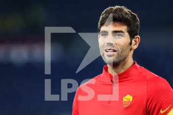 2020-11-01 - Federico Fazio of Roma smiles during warm up before the Italian championship Serie A football match between AS Roma and ACF Fiorentina on November 1, 2020 at Stadio Olimpico in Rome, Italy - Photo Federico Proietti / DPPI - AS ROMA AND ACF FIORENTINA - ITALIAN SERIE A - SOCCER