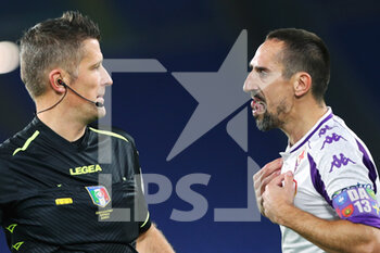 2020-11-01 - Franck Ribery of Fiorentina shows his tongue while talking to the referee Daniele Orsato during the Italian championship Serie A football match between AS Roma and ACF Fiorentina on November 1, 2020 at Stadio Olimpico in Rome, Italy - Photo Federico Proietti / DPPI - AS ROMA AND ACF FIORENTINA - ITALIAN SERIE A - SOCCER
