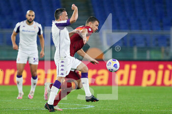 2020-11-01 - Franck Ribery of Fiorentina (L) vies for the ball with Edin Dzeko of Roma (R) during the Italian championship Serie A football match between AS Roma and ACF Fiorentina on November 1, 2020 at Stadio Olimpico in Rome, Italy - Photo Federico Proietti / DPPI - AS ROMA AND ACF FIORENTINA - ITALIAN SERIE A - SOCCER