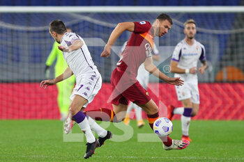 2020-11-01 - Franck Ribery of Fiorentina (L) and Edin Dzeko of Roma in action during the Italian championship Serie A football match between AS Roma and ACF Fiorentina on November 1, 2020 at Stadio Olimpico in Rome, Italy - Photo Federico Proietti / DPPI - AS ROMA AND ACF FIORENTINA - ITALIAN SERIE A - SOCCER