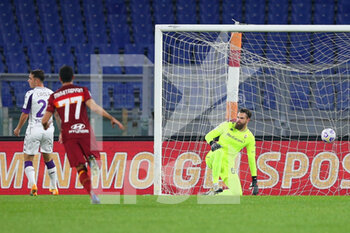 2020-11-01 - Fiorentina goalkeeper Bartolomiej Dragowski after Leonardo Spinazzola of Roma scores 1-0 goal during the Italian championship Serie A football match between AS Roma and ACF Fiorentina on November 1, 2020 at Stadio Olimpico in Rome, Italy - Photo Federico Proietti / DPPI - AS ROMA AND ACF FIORENTINA - ITALIAN SERIE A - SOCCER