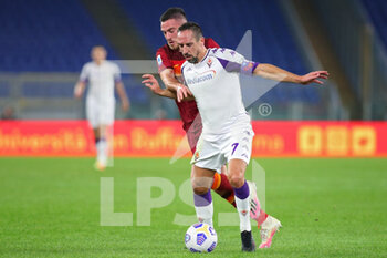 2020-11-01 - Franck Ribery of Fiorentina (R) vies for the ball with Jordan Veretout of Roma (L) during the Italian championship Serie A football match between AS Roma and ACF Fiorentina on November 1, 2020 at Stadio Olimpico in Rome, Italy - Photo Federico Proietti / DPPI - AS ROMA AND ACF FIORENTINA - ITALIAN SERIE A - SOCCER