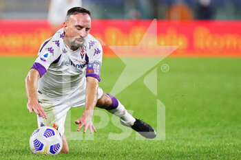 2020-11-01 - Franck Ribery of Fiorentina falls on the field during the Italian championship Serie A football match between AS Roma and ACF Fiorentina on November 1, 2020 at Stadio Olimpico in Rome, Italy - Photo Federico Proietti / DPPI - AS ROMA AND ACF FIORENTINA - ITALIAN SERIE A - SOCCER