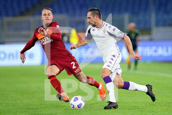 2020-11-01 - Rick Karsdorp of Roma (L) vies for the ball with Franck Ribery (R) during the Italian championship Serie A football match between AS Roma and ACF Fiorentina on November 1, 2020 at Stadio Olimpico in Rome, Italy - Photo Federico Proietti / DPPI - AS ROMA AND ACF FIORENTINA - ITALIAN SERIE A - SOCCER