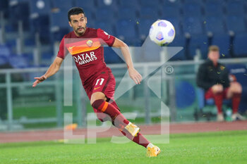 2020-11-01 - Pedro Rodriguez of Roma in action during the Italian championship Serie A football match between AS Roma and ACF Fiorentina on November 1, 2020 at Stadio Olimpico in Rome, Italy - Photo Federico Proietti / DPPI - AS ROMA AND ACF FIORENTINA - ITALIAN SERIE A - SOCCER