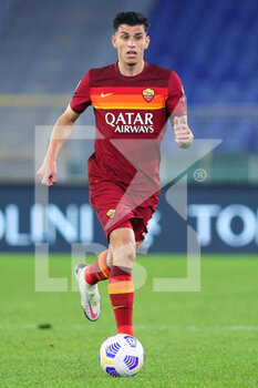 2020-11-01 - Roger Ibanez of Roma in action during the Italian championship Serie A football match between AS Roma and ACF Fiorentina on November 1, 2020 at Stadio Olimpico in Rome, Italy - Photo Federico Proietti / DPPI - AS ROMA AND ACF FIORENTINA - ITALIAN SERIE A - SOCCER