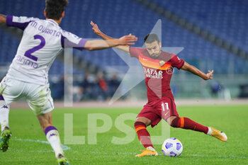 2020-11-01 - Pedro Rodriguez of Roma prepares to shoot during the Italian championship Serie A football match between AS Roma and ACF Fiorentina on November 1, 2020 at Stadio Olimpico in Rome, Italy - Photo Federico Proietti / DPPI - AS ROMA AND ACF FIORENTINA - ITALIAN SERIE A - SOCCER