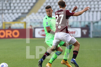 2020-11-01 - 21 Sergej Milinkovic Savic (SS Lazio) vs 27 Mergim Vojdova (Torino FC) - TORINO VS LAZIO  - ITALIAN SERIE A - SOCCER