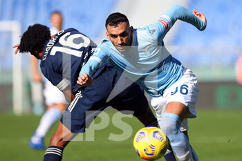 2020-11-08 - Mohamed Fares of Lazio (R) vies for the ball with Juan Cuadrado of Juventus during the Italian championship Serie A football match between SS Lazio and Juventus FC on November 8, 2020 at Stadio Olimpico in Rome, Italy - Photo Federico Proietti / DPPI - SS LAZIO VS JUVENTUS FC - ITALIAN SERIE A - SOCCER