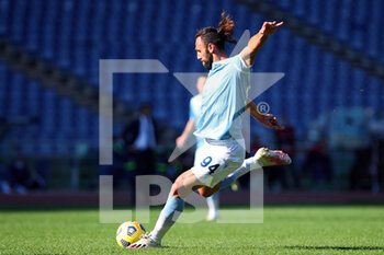2020-11-08 - Vedat Muriqi of Lazio in action during the Italian championship Serie A football match between SS Lazio and Juventus FC on November 8, 2020 at Stadio Olimpico in Rome, Italy - Photo Federico Proietti / DPPI - SS LAZIO VS JUVENTUS FC - ITALIAN SERIE A - SOCCER