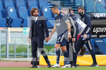 2020-11-08 - Cristiano Ronaldo of Juventus leaves the pitch after the substitution with Paulo Dybala while he talks to his head coach Andrea Pirlo during the Italian championship Serie A football match between SS Lazio and Juventus FC on November 8, 2020 at Stadio Olimpico in Rome, Italy - Photo Federico Proietti / DPPI - SS LAZIO VS JUVENTUS FC - ITALIAN SERIE A - SOCCER