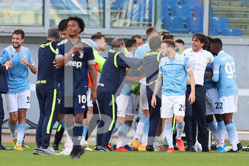 2020-11-08 - Felipe Caicedo of Lazio celebrates with his teammates after scoring 1-1 goal during the Italian championship Serie A football match between SS Lazio and Juventus FC on November 8, 2020 at Stadio Olimpico in Rome, Italy - Photo Federico Proietti / DPPI - SS LAZIO VS JUVENTUS FC - ITALIAN SERIE A - SOCCER