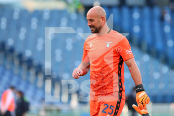 2020-11-08 - Lazio goalkeeper Pepe Reina smiles at the end of the Italian championship Serie A football match between SS Lazio and Juventus FC on November 8, 2020 at Stadio Olimpico in Rome, Italy - Photo Federico Proietti / DPPI - SS LAZIO VS JUVENTUS FC - ITALIAN SERIE A - SOCCER