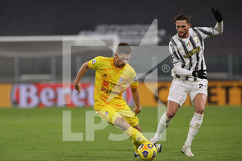2020-11-21 - 25 Adrien Rabiot (JUVENTUS FC) vs Razvan Marin (Cagliari) - JUVENTUS VS CAGLIARI - ITALIAN SERIE A - SOCCER