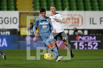 2020-11-21 - Matteo Pessina of Atalanta BC in action against Nahuel Estevez of AC Spezia - SPEZIA VS ATALANTA - ITALIAN SERIE A - SOCCER