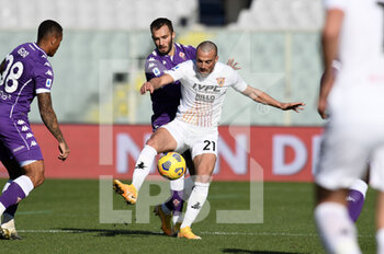 2020-11-22 - Gabriele Moncini del Benevento in azione contro German Pezzella di ACF Fiorentina - FIORENTINA VS BENEVENTO - ITALIAN SERIE A - SOCCER