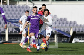 2020-11-22 - Gaetano Castrovilli di ACF Fiorentina in azione contro Perparim Hetemaj del Benevento - FIORENTINA VS BENEVENTO - ITALIAN SERIE A - SOCCER