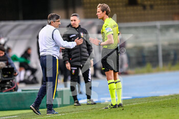 2020-11-22 - Ivan Juric (Coach Hellas Verona FC) protesta con Daniele Chiffi (referee match) - HELLAS VERONA VS SASSUOLO - ITALIAN SERIE A - SOCCER