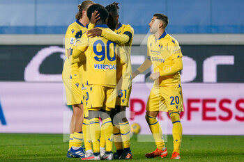 2020-11-28 - Mattia Zaccagni (Hellas Verona FC) esultanza dopo il gol con i compagni - ATALANTA VS HELLAS VERONA - ITALIAN SERIE A - SOCCER