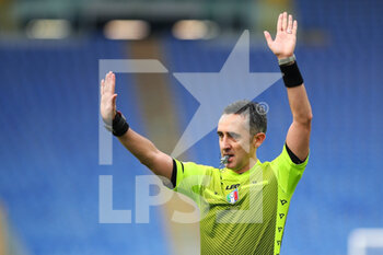 2020-11-29 - The referee Gianluca Aureliano gestures during the Italian championship Serie A football match between SS Lazio and Udinese Calcio on November 29, 2020 at Stadio Olimpico in Rome, Italy - Photo Federico Proietti / DPPI - SS LAZIO VS UDINESE CALCIO - ITALIAN SERIE A - SOCCER