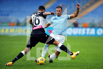 2020-11-29 - Stefan Radu of Lazio (R) vies for the ball with Nahuel Molina of Udinese during the Italian championship Serie A football match between SS Lazio and Udinese Calcio on November 29, 2020 at Stadio Olimpico in Rome, Italy - Photo Federico Proietti / DPPI - SS LAZIO VS UDINESE CALCIO - ITALIAN SERIE A - SOCCER