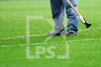 2020-12-06 - Gardener at work before the Italian championship Serie A football match between AS Roma and US Sassuolo Calcio on December 6, 2020 at Stadio Olimpico in Rome, Italy - Photo Federico Proietti / DPPI - AS ROMA VS US SASSUOLO CALCIO - ITALIAN SERIE A - SOCCER