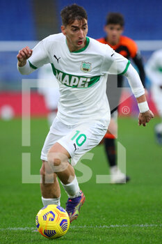 2020-12-06 - Filip Djuricic of Sassuolo in action during the Italian championship Serie A football match between AS Roma and US Sassuolo Calcio on December 6, 2020 at Stadio Olimpico in Rome, Italy - Photo Federico Proietti / DPPI - AS ROMA VS US SASSUOLO CALCIO - ITALIAN SERIE A - SOCCER