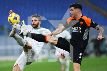 2020-12-06 - Domenico Berardi of Sassuolo (L) vies for the ball with Roger Ibanez of Roma (R) during the Italian championship Serie A football match between AS Roma and US Sassuolo Calcio on December 6, 2020 at Stadio Olimpico in Rome, Italy - Photo Federico Proietti / DPPI - AS ROMA VS US SASSUOLO CALCIO - ITALIAN SERIE A - SOCCER