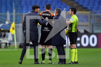 2020-12-06 - The referee Fabio Maresca shows red card to Roma head coach during the Italian championship Serie A football match between AS Roma and US Sassuolo Calcio on December 6, 2020 at Stadio Olimpico in Rome, Italy - Photo Federico Proietti / DPPI - AS ROMA VS US SASSUOLO CALCIO - ITALIAN SERIE A - SOCCER