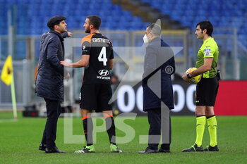 2020-12-06 - The referee Fabio Maresca shows red card to Roma head coach during the Italian championship Serie A football match between AS Roma and US Sassuolo Calcio on December 6, 2020 at Stadio Olimpico in Rome, Italy - Photo Federico Proietti / DPPI - AS ROMA VS US SASSUOLO CALCIO - ITALIAN SERIE A - SOCCER