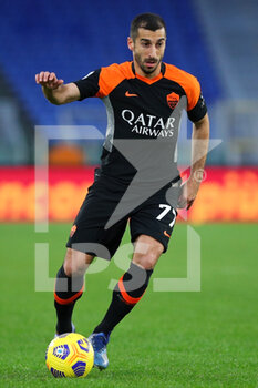 2020-12-06 - Henrikh Mkhitaryan of Roma in action during the Italian championship Serie A football match between AS Roma and US Sassuolo Calcio on December 6, 2020 at Stadio Olimpico in Rome, Italy - Photo Federico Proietti / DPPI - AS ROMA VS US SASSUOLO CALCIO - ITALIAN SERIE A - SOCCER
